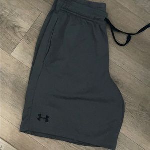 Men’s UA gym shorts